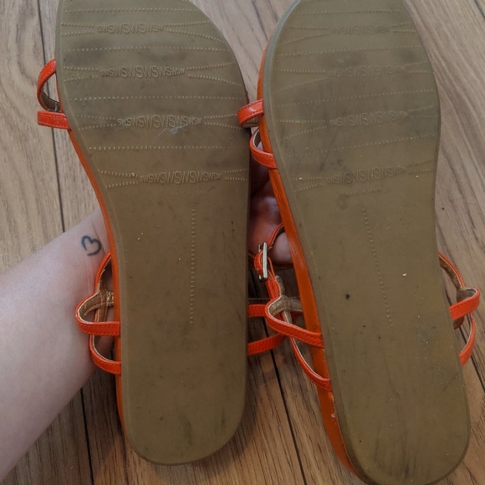 Stuart Weitzman orange flat sandals - Picture 3 of 3
